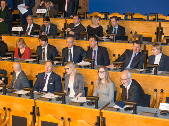 Riigikogu täiskogu istung 12. veebruar 2015 (Olulise tähtsusega riikliku küsimusena välispoliitika arutelu)